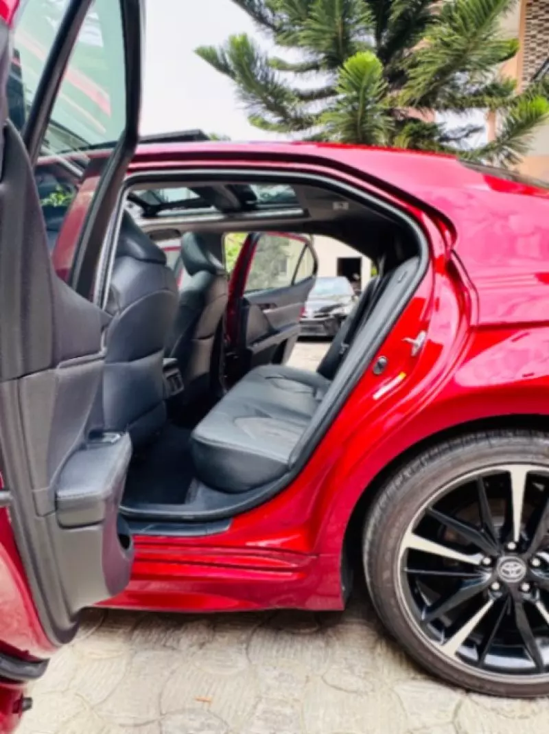 Toyota Camry   - 2018