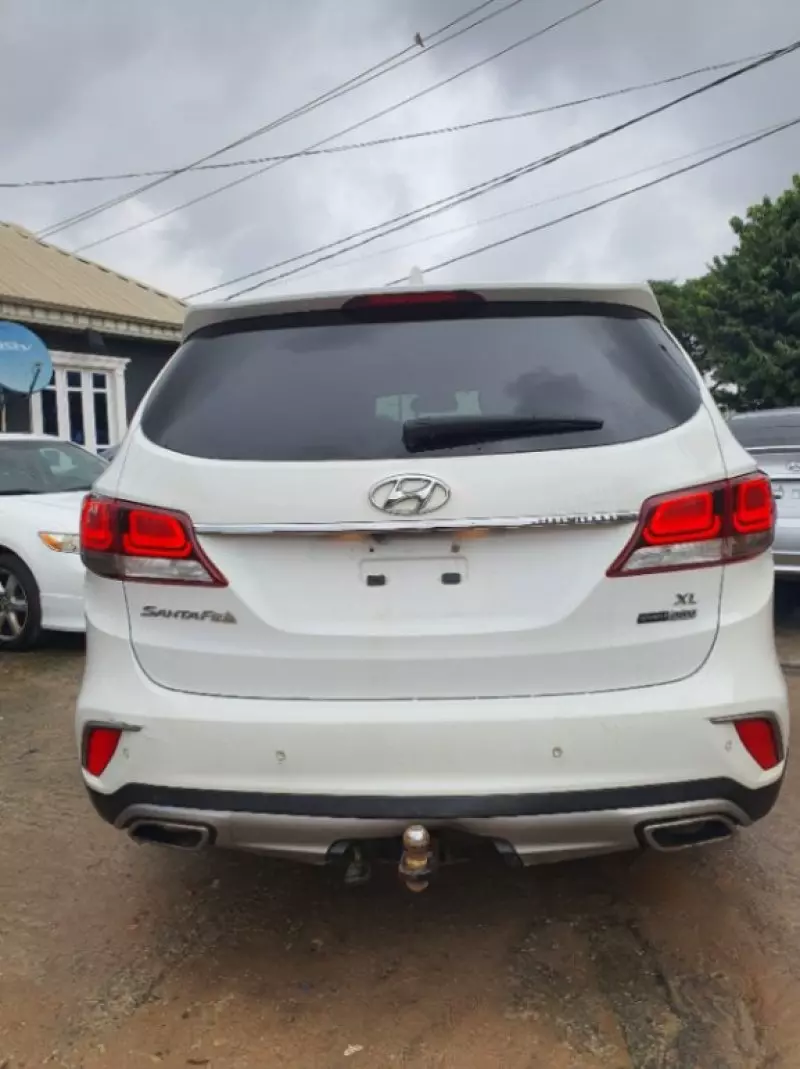 Hyundai Santa Fe   - 2016