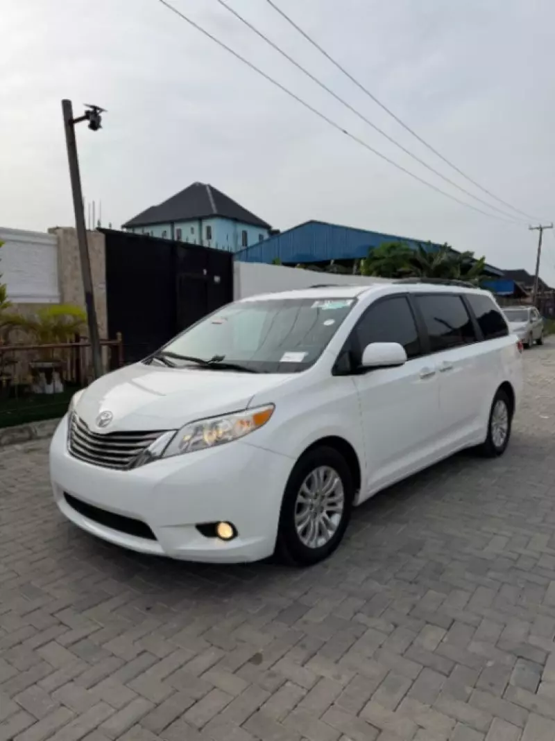 Toyota Sienna   - 2012