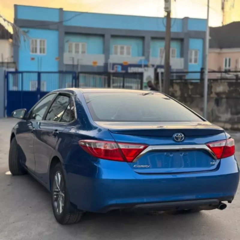Toyota Camry   - 2016