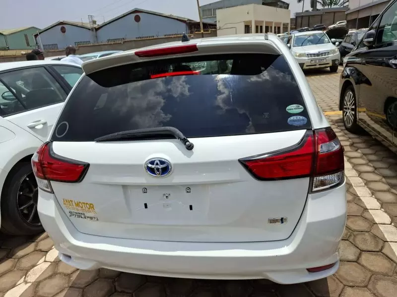 Toyota Fielder hybrid - 2017