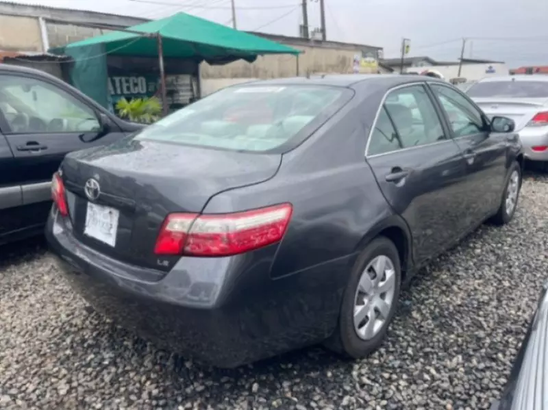 Toyota Camry   - 2009
