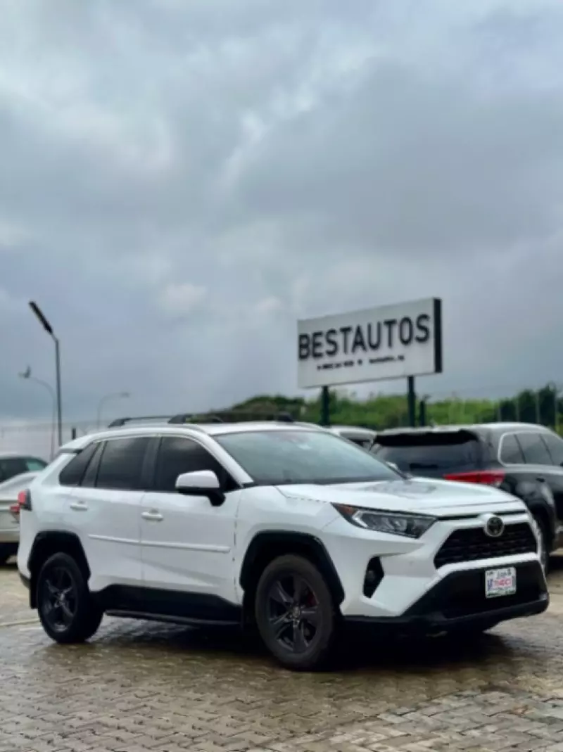 Toyota RAV 4   - 2019