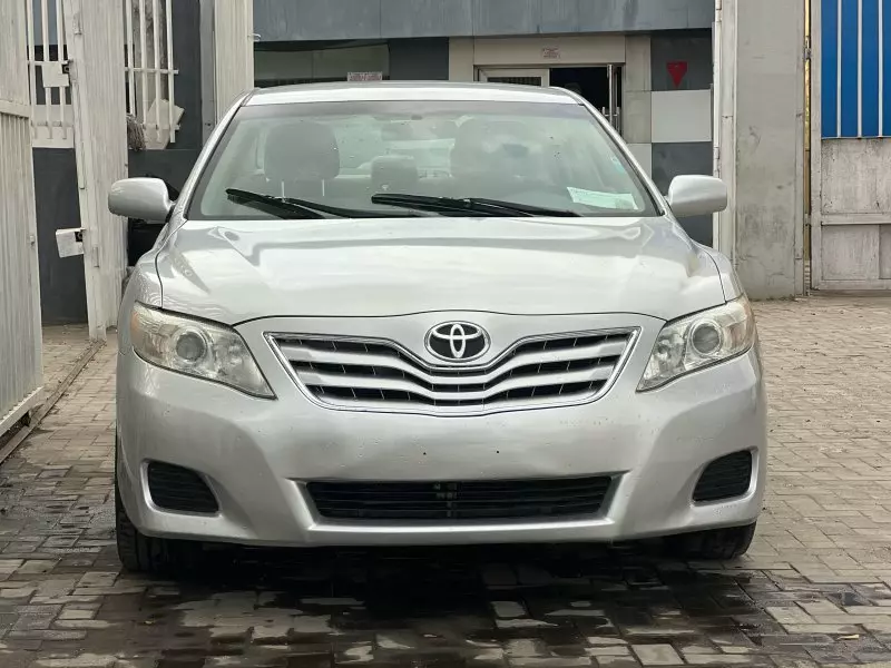 Toyota Camry   - 2011