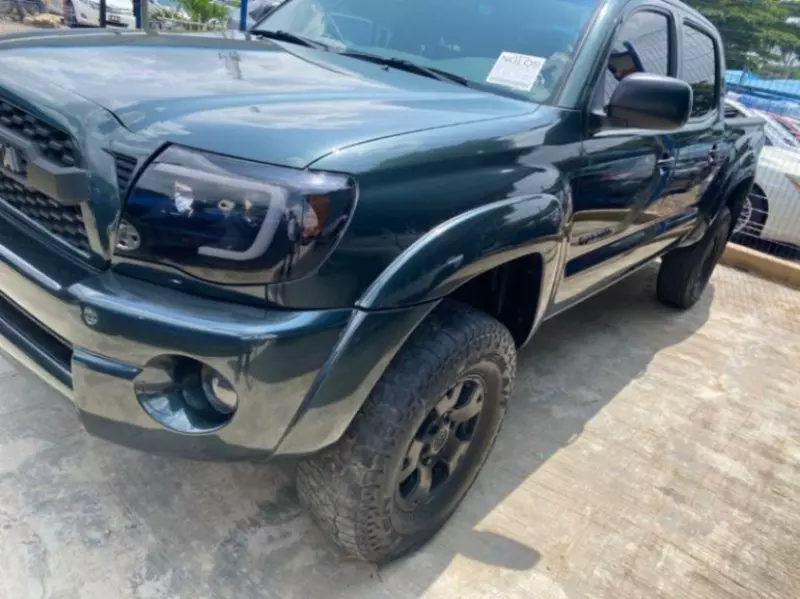 Toyota Tacoma   - 2011