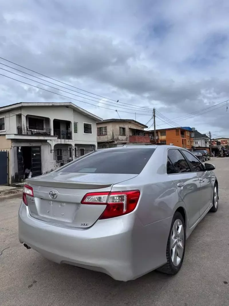 Toyota Camry   - 2012