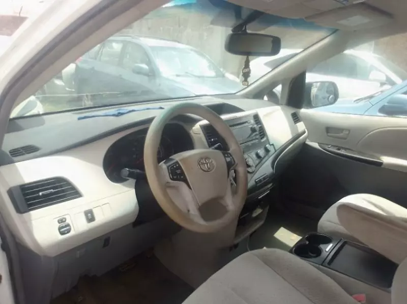 Toyota Sienna   - 2016