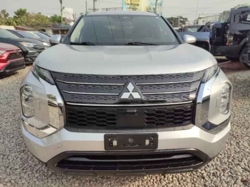 Mitsubishi Outlander   - 2022