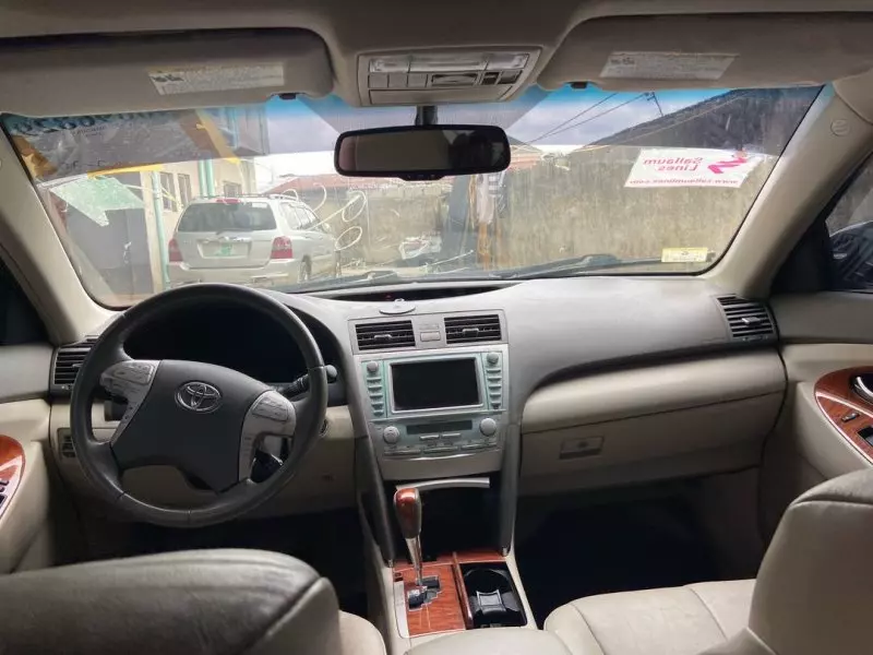 Toyota Camry   - 2009