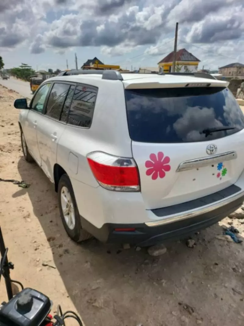 Toyota Highlander   - 2012