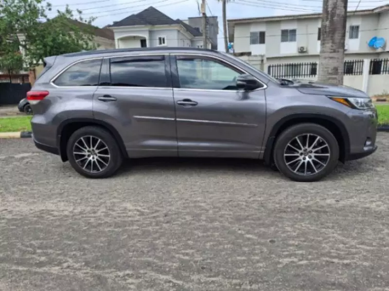 Toyota Highlander   - 2018
