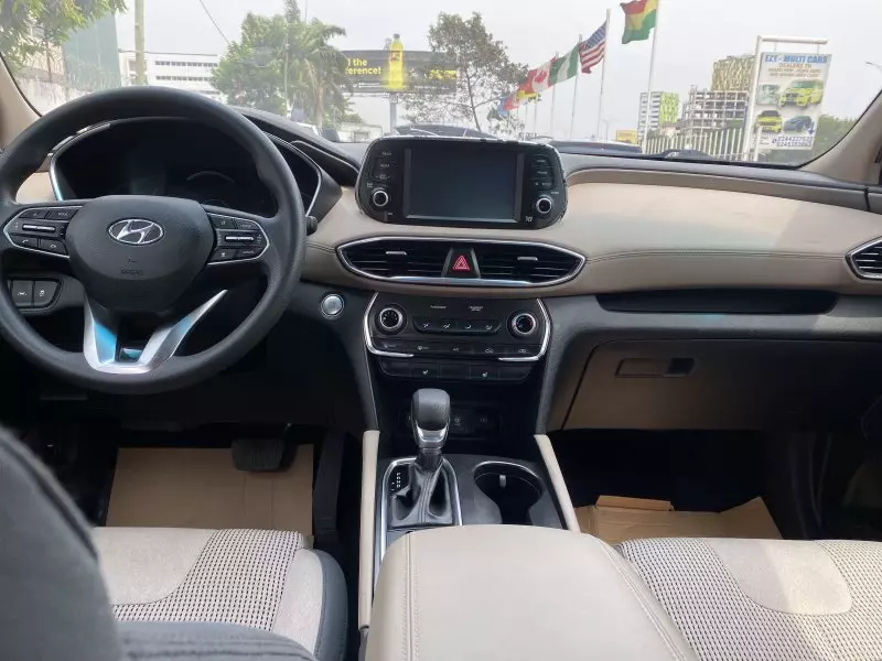 Hyundai Santa Fe   - 2019