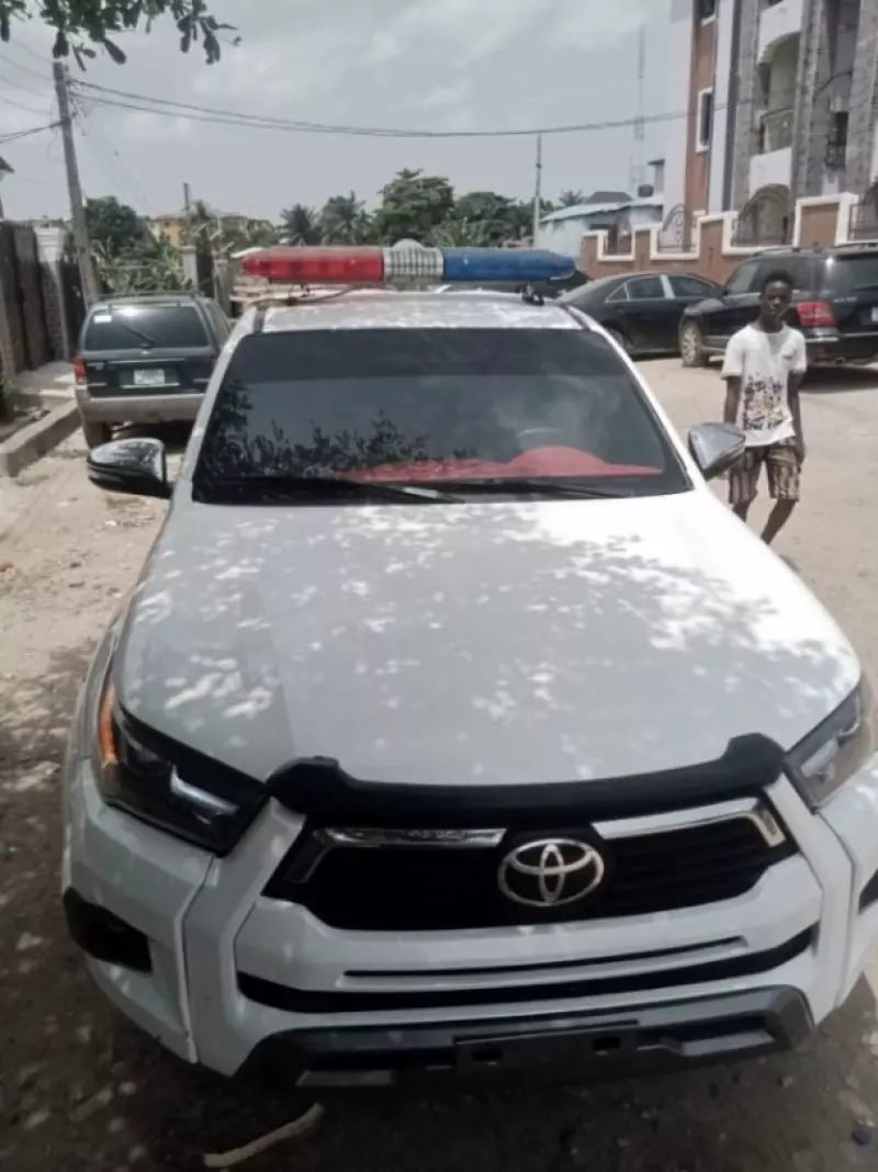 Toyota Hilux   - 2014