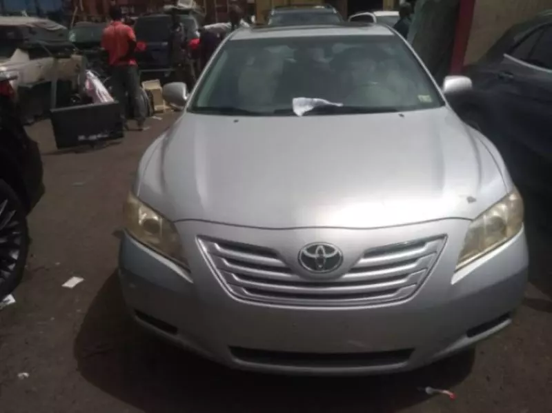 Toyota Camry   - 2009