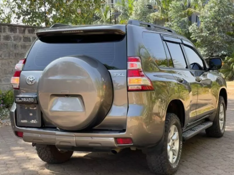 Toyota Land Cruiser   - 2012