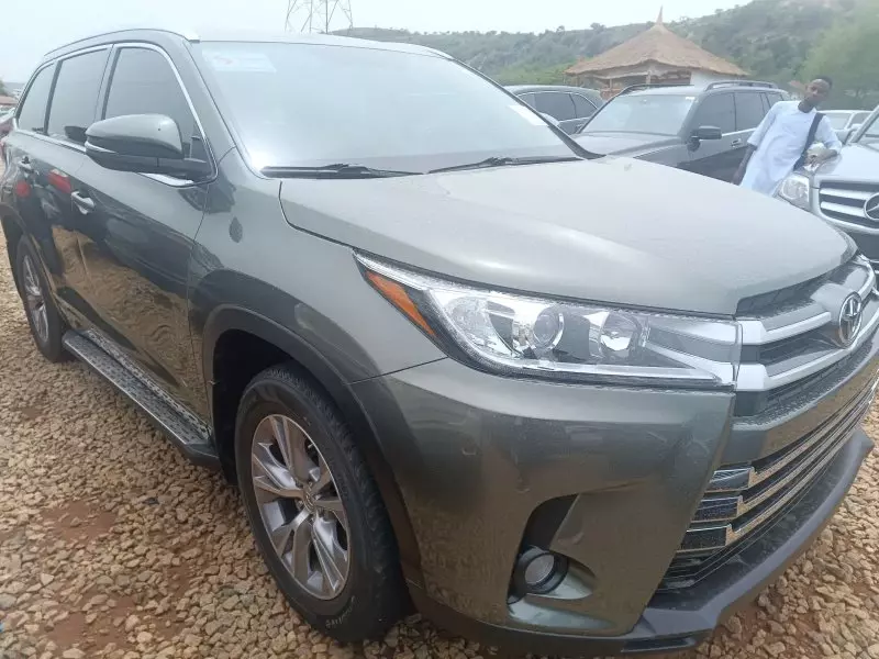 Toyota Highlander   - 2015