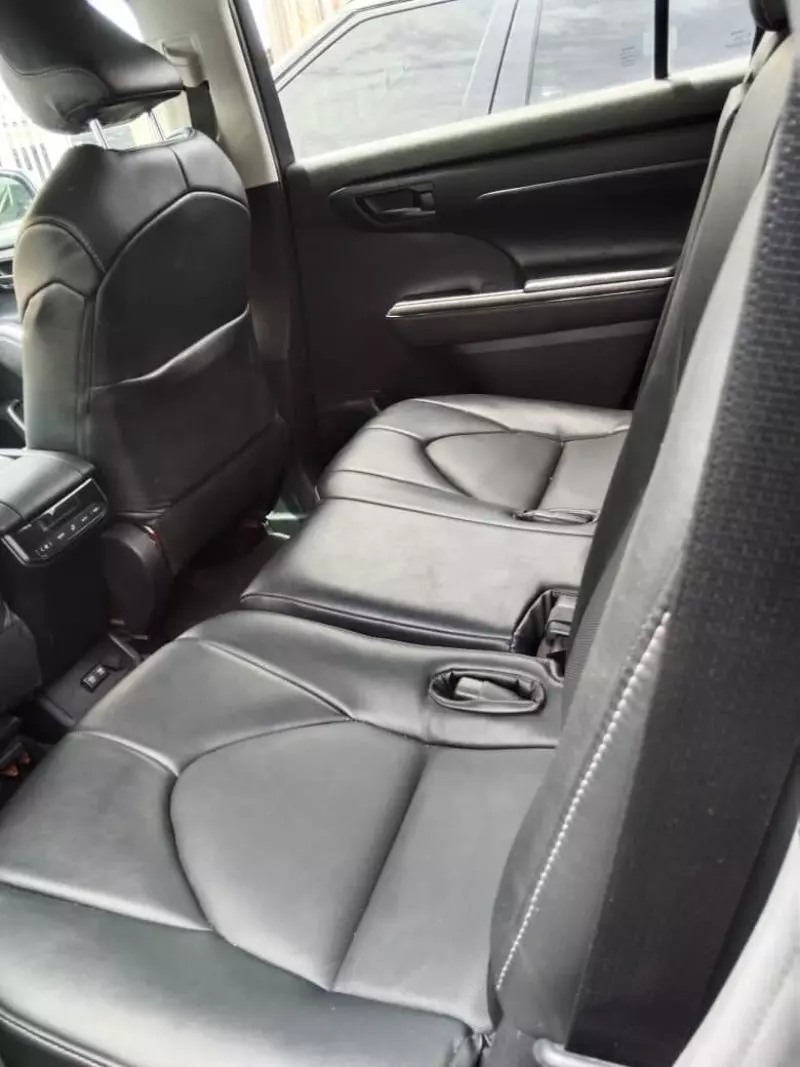 Toyota Highlander   - 2020
