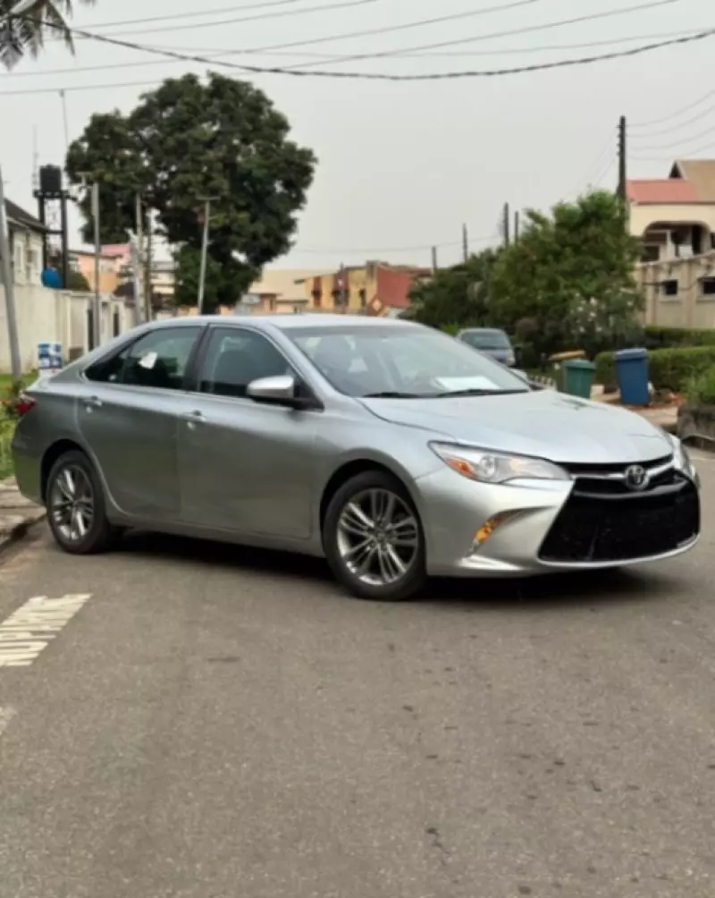 Toyota Camry   - 2016