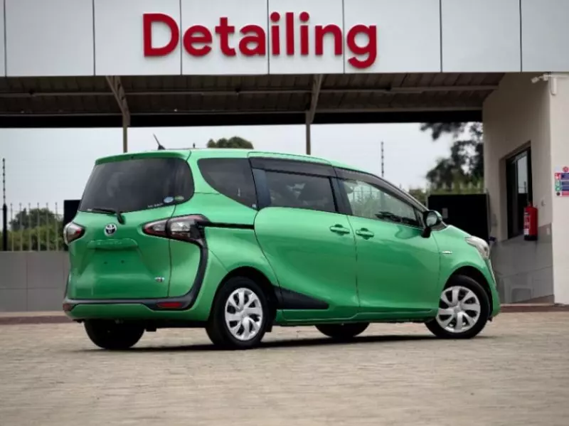 Toyota Sienta Hybrid    - 2017