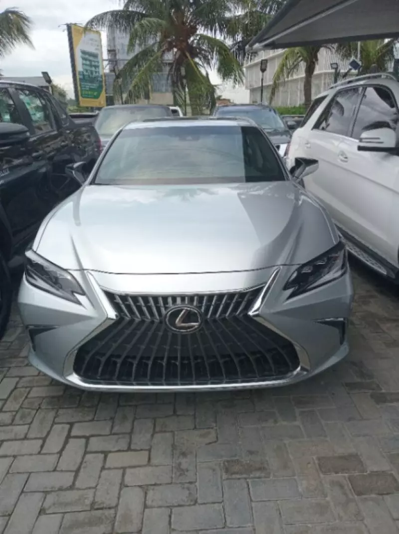 Lexus ES 350   - 2023