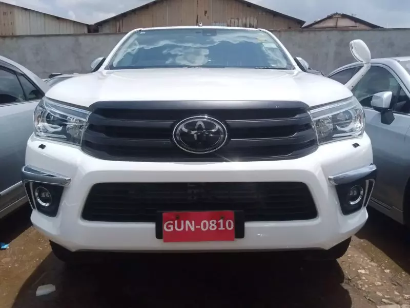 Toyota Hilux   - 2019