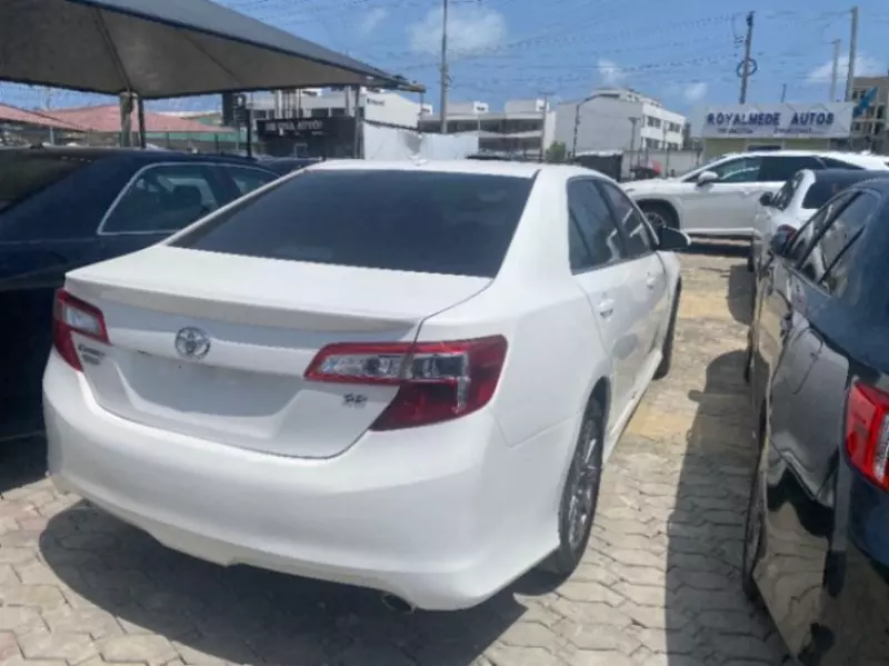 Toyota Camry   - 2013