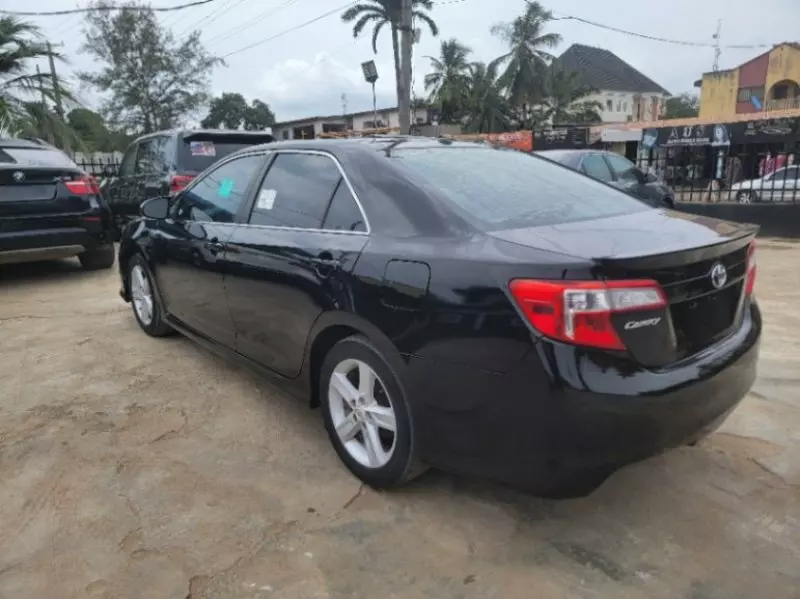 Toyota Camry   - 2012