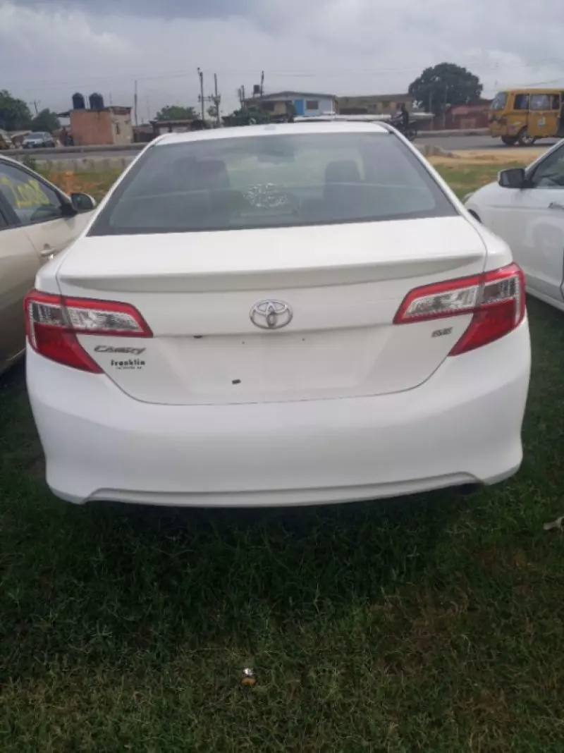 Toyota Camry   - 2012