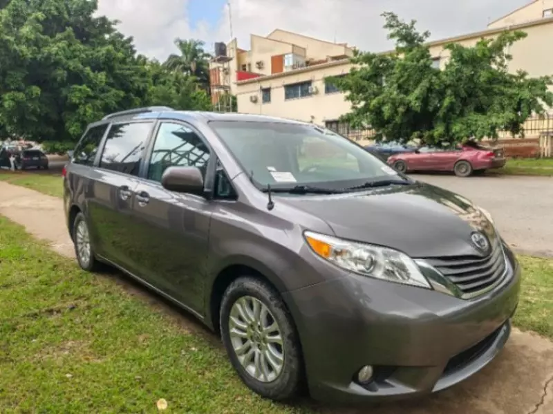 Toyota Sienna   - 2014
