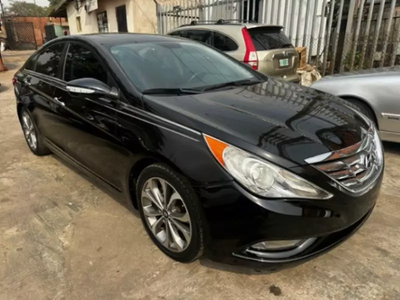 Hyundai Sonata   - 2013
