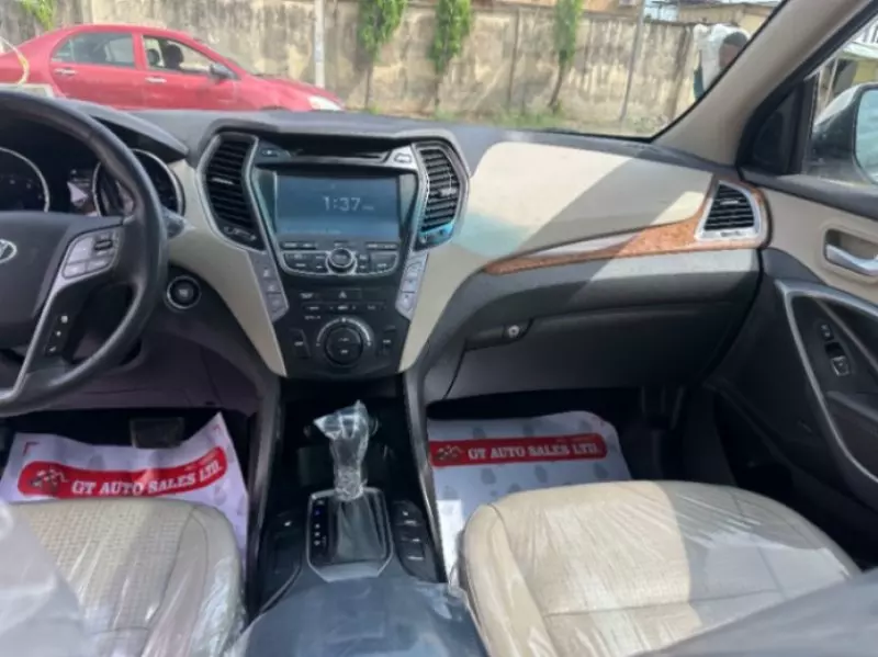 Hyundai Santa Fe   - 2013