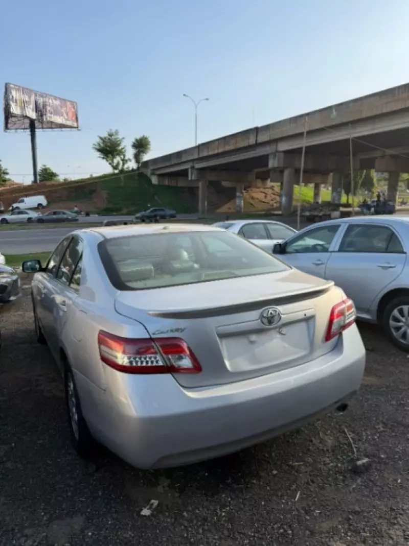 Toyota Camry   - 2011