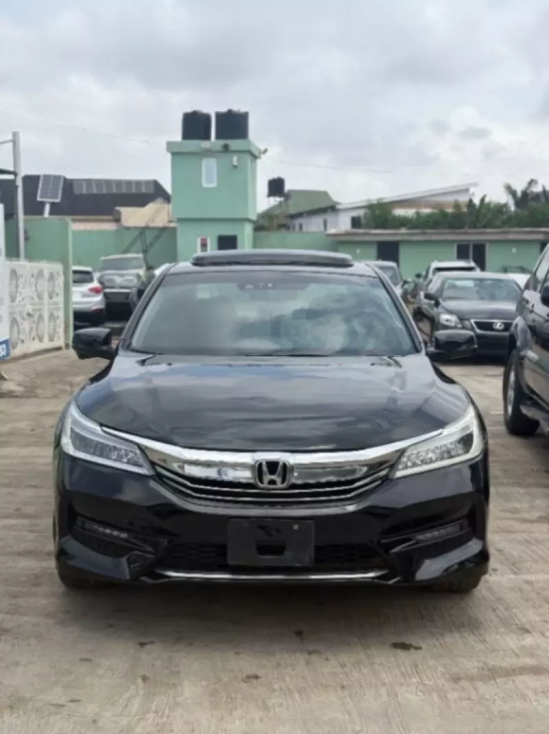 Honda Accord   - 2017
