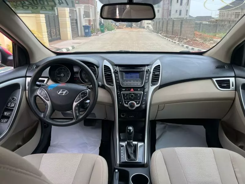 Hyundai Elantra   - 2013