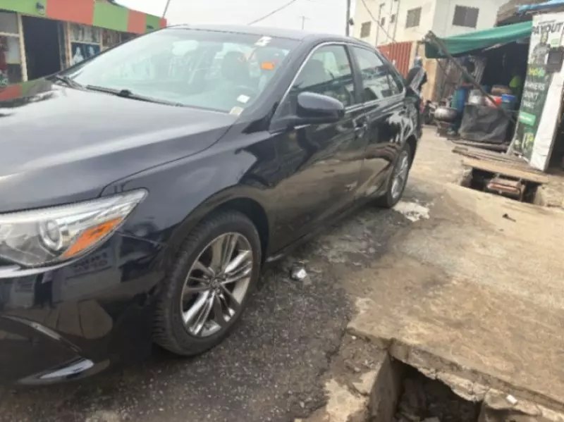 Toyota Camry   - 2016