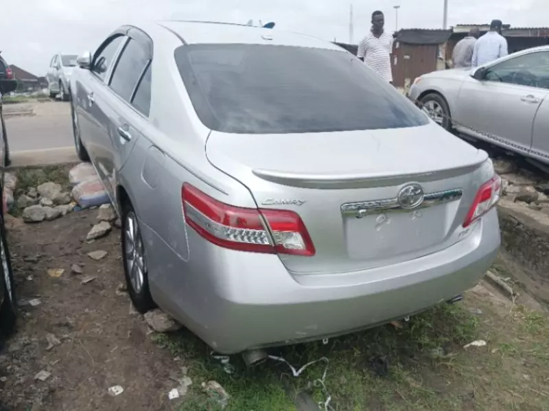 Toyota camry   - 2010