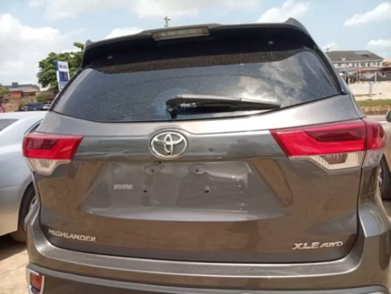 Toyota Highlander   - 2016