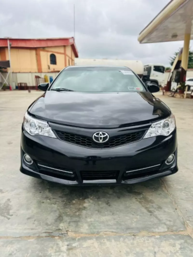 Toyota Camry   - 2012