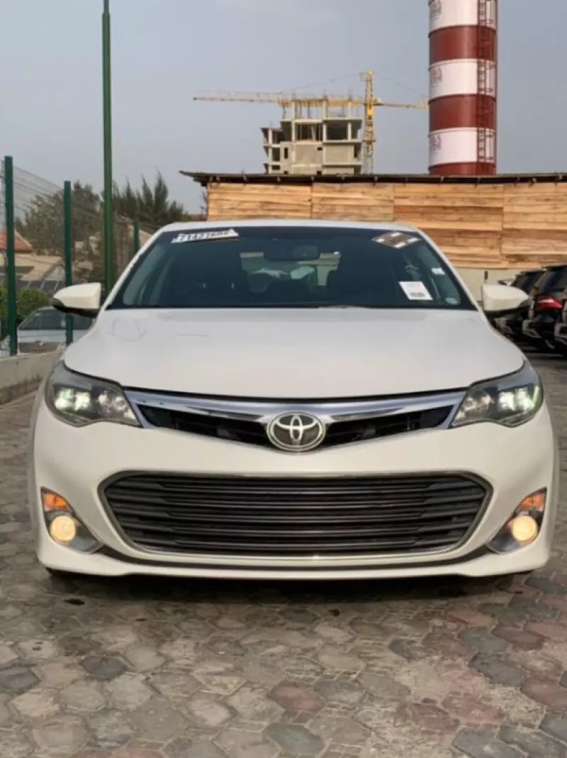 Toyota Avalon   - 2015