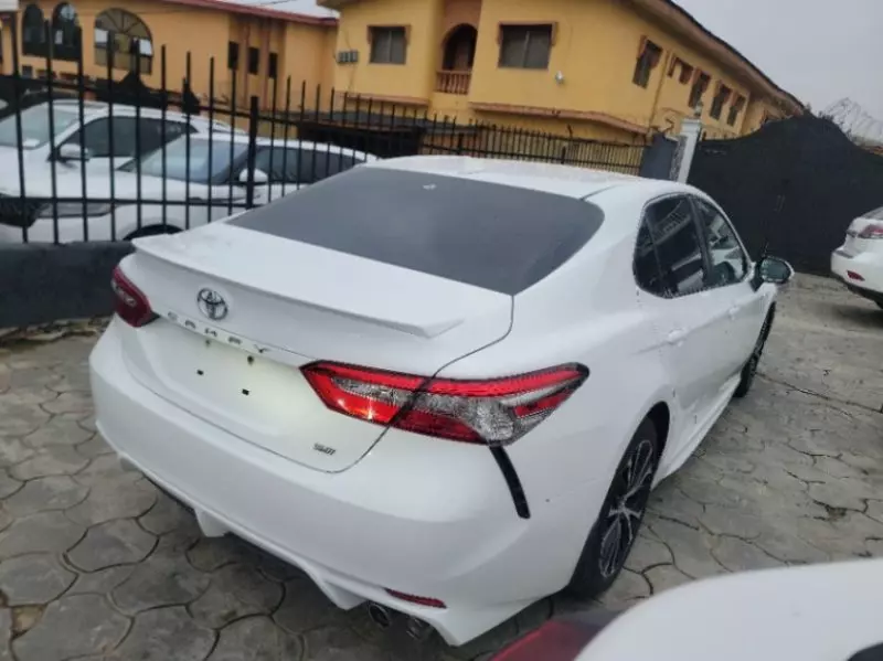 Toyota Camry   - 2018