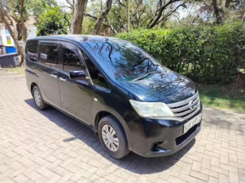 Nissan Serena   - 2013