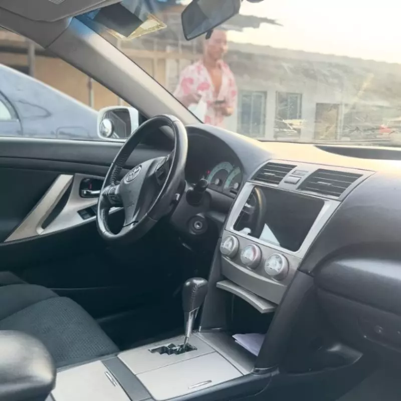 Toyota Camry   - 2011