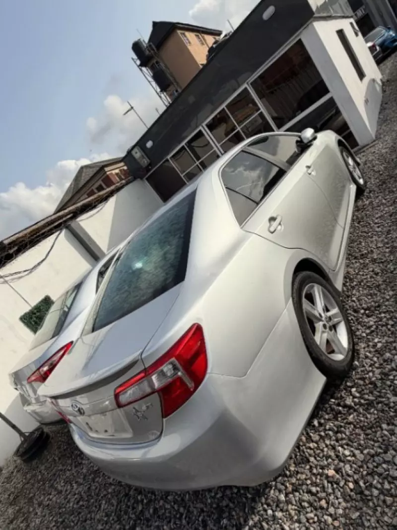Toyota Camry   - 2013