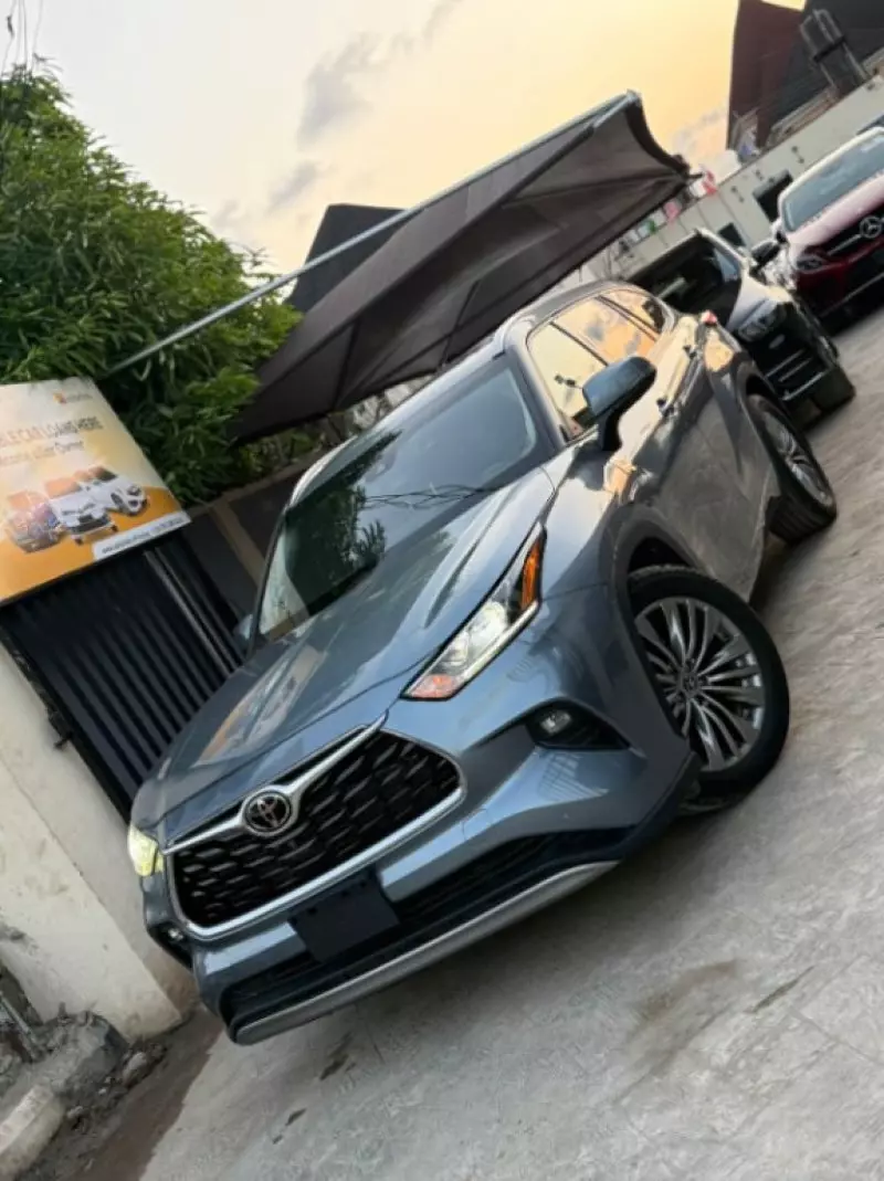 Toyota Highlander   - 2022