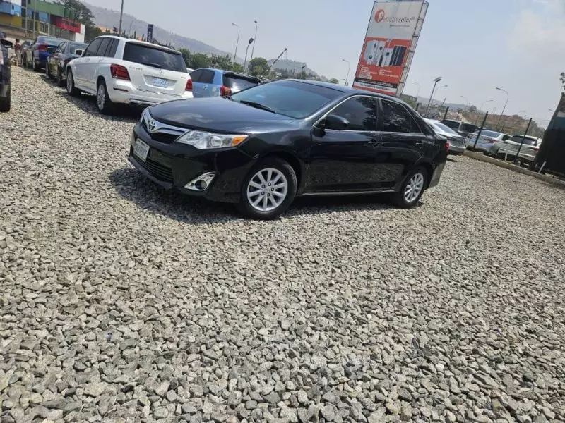 Toyota camry   - 2013