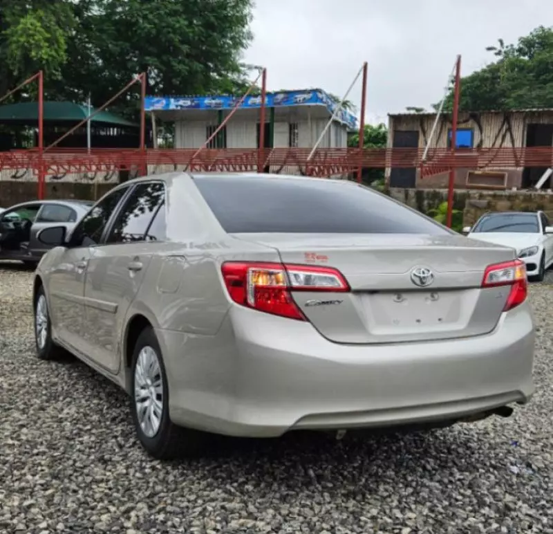 Toyota Camry   - 2014
