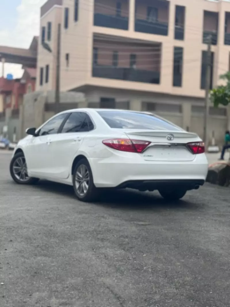 Toyota Camry - 2016