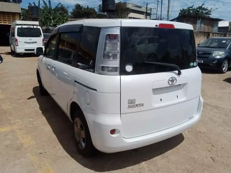 Toyota Sienta