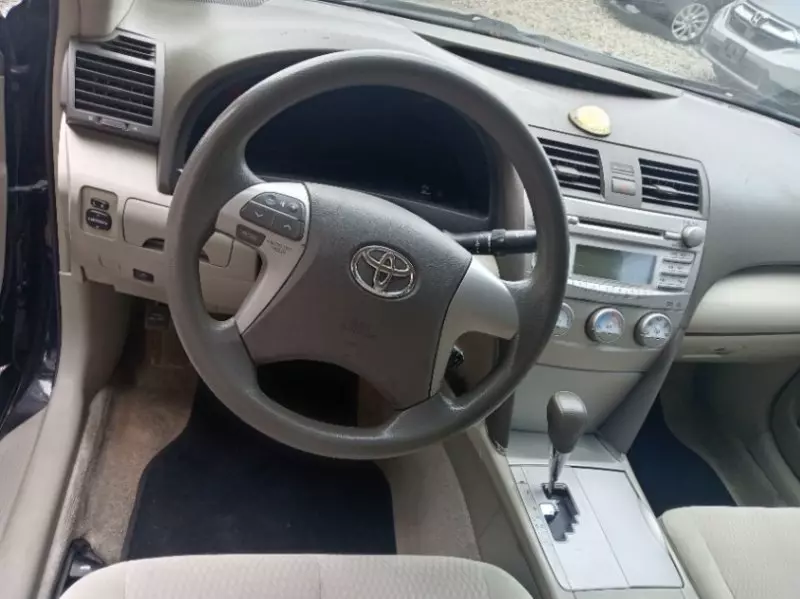 Toyota camry   - 2010