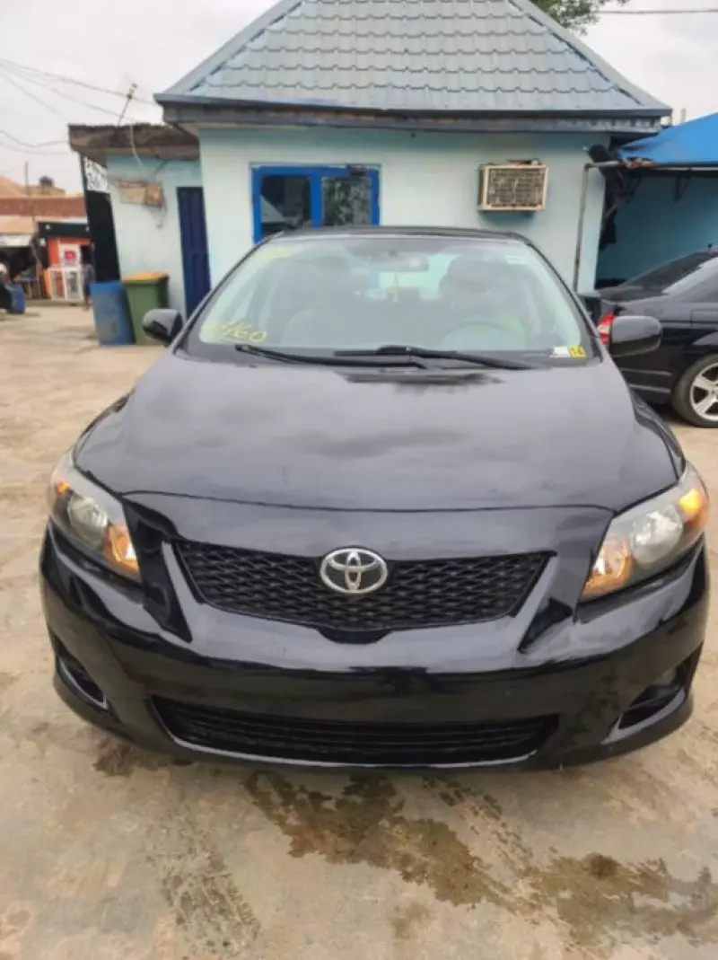 Toyota Corolla   - 2009